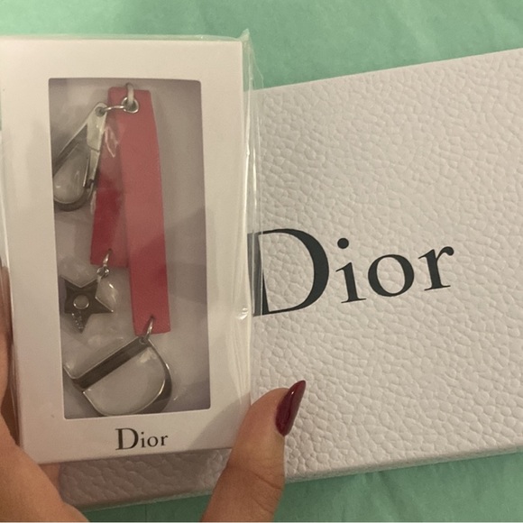 NIB Signature D Logo Keychain - Picture 4 of 10